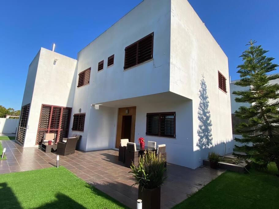 Modern 5-Bedroom Villa With Pool Montequinto Exterior photo